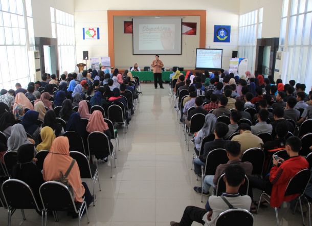 Mahasiswa Politeknik ATI Makassar Dibekali Tantangan Dunia Kerja