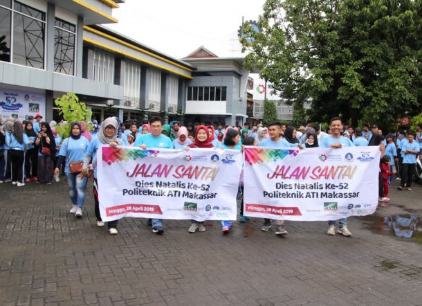 Sambut Hari Jadi 52 Tahun, Politeknik ATI Makassar Gelar Jalan Santai