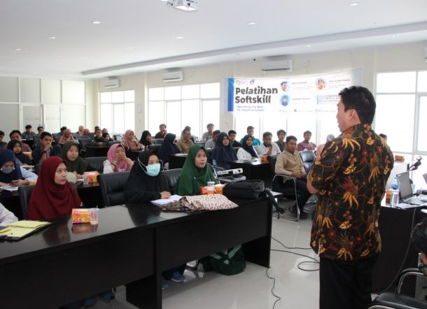 Politeknik ATI Makassar Beri Pelatihan Softskill Untuk Mahasiswa Semester Akhir