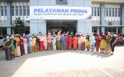 Peringati Hari Kartini 2021, Sivitas Akademika Politeknik ATIM Kenakan Pakaian Adat