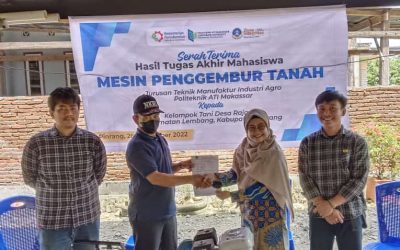 Poltek ATIM Serahkan Mesin Penggembur Tanah Karya Mahasiswa ke Kelompok Tani di Pinrang