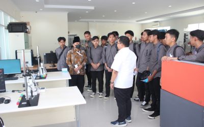 Kunjungan Santri Darul Istiqamah Boarding School ke Poltek ATIM