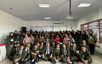 Akmet Bandung dan Poltek ATIM Pengabdian Masyarakat Bersama di SMK-SMAK Makassar