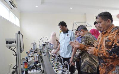 Unit Transformasi Digital 4.0 Poltek ATIM Kenalkan Teknologi IoT ke Guru di Makassar